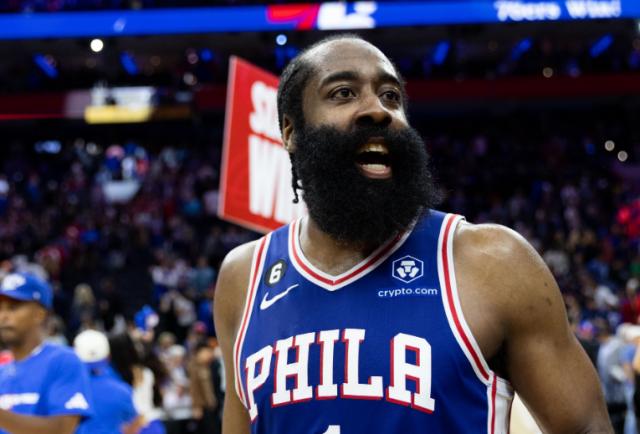 意昂娱乐-哈登撕破脸皮舆论两极分化：放弃球队是哈登典中典