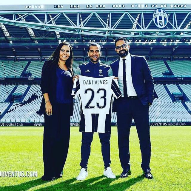 意昂娱乐-为获保释 阿尔维斯也是拼了 前妻和两孩子都用上