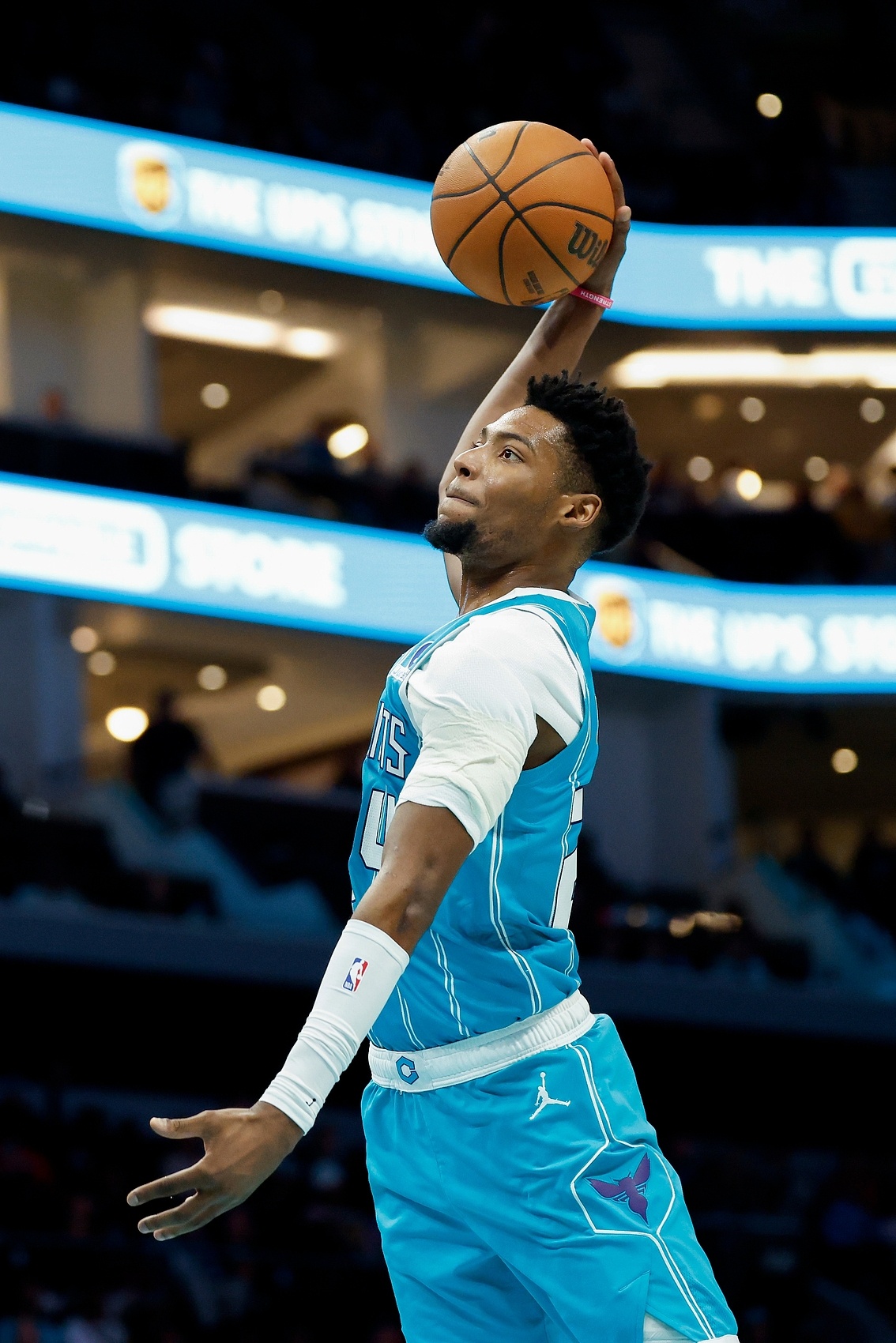 意昂官方-正负值+40最高！布兰登·米勒三节打卡砍最高30分加8板 三分9中6