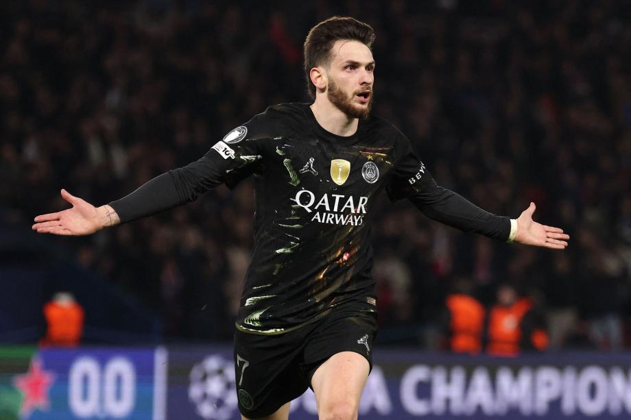 意昂娱乐-欧冠-克瓦拉茨赫利亚双响登贝莱建功 巴黎5-2切尔西