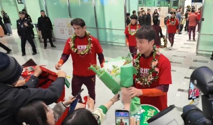 意昂平台-让对手忌惮未来！U23国足球员穿特制T恤，记者：商业价值飙升